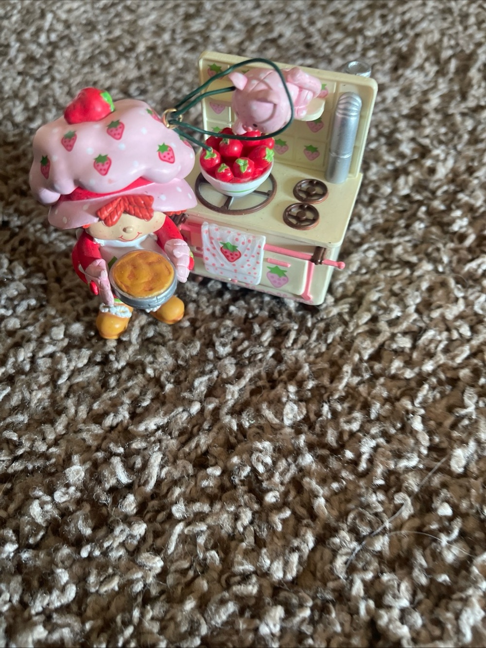 Strawberry-Themed Kids Toy Figurine and Mini Kitchen Playset - Pink
